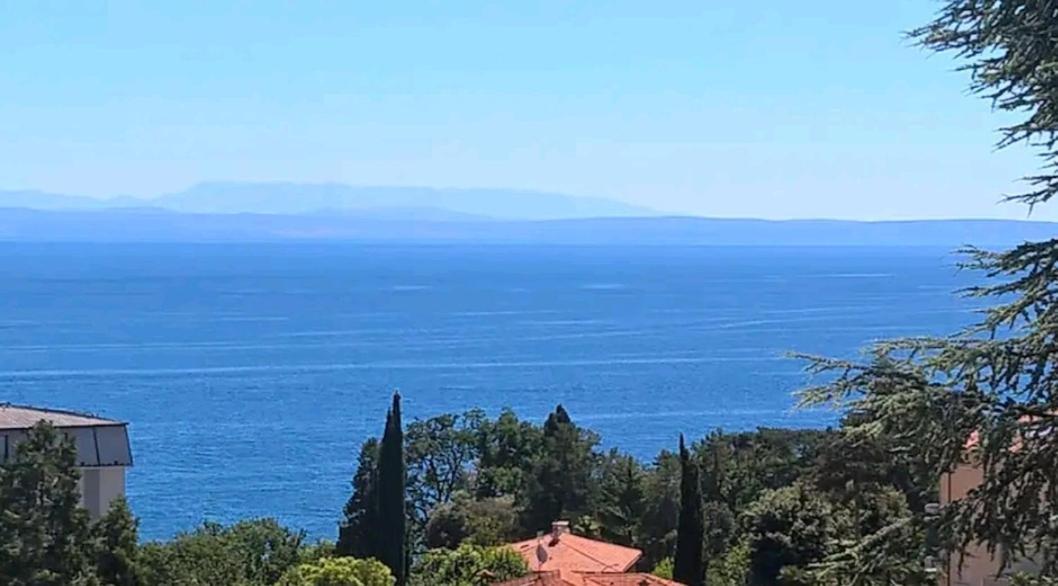 Apartment With Direct Sea View, Free Parking And Close To Beaches And Promenade Lovran Eksteriør billede