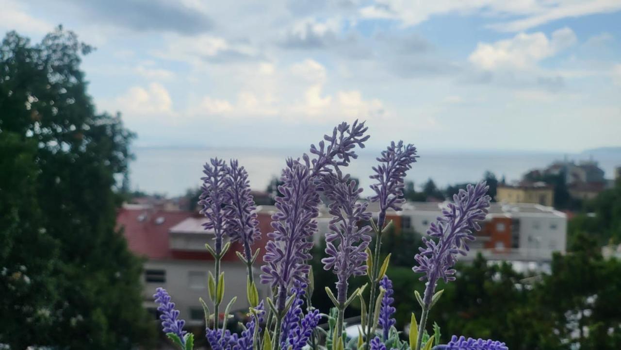Apartment With Direct Sea View, Free Parking And Close To Beaches And Promenade Lovran Eksteriør billede